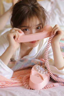 不扣纽女孩